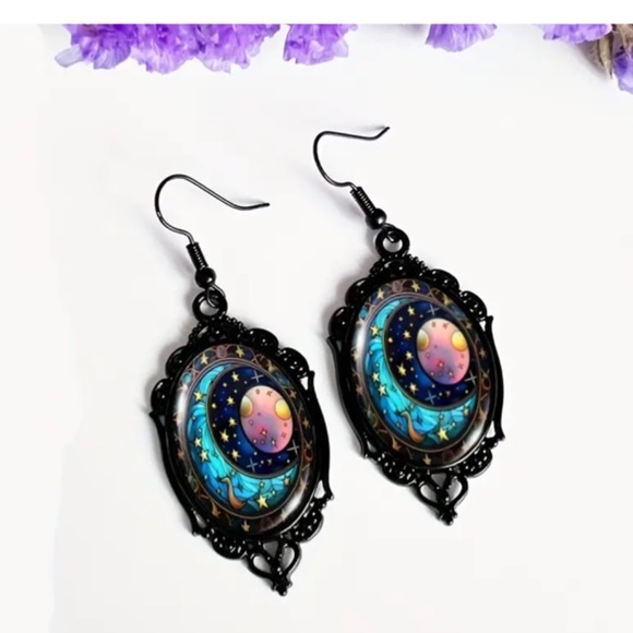NWT! A Moon Within a Moon Photo In a Detailed Black Frame Pierced Dangle Earring - Picture 1 of 4